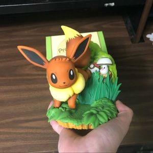 Premialive Eievui Figure